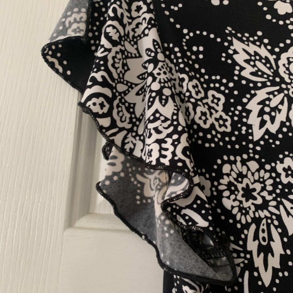 Black & White pattern dress with lace mid section - Picture 5 of 9